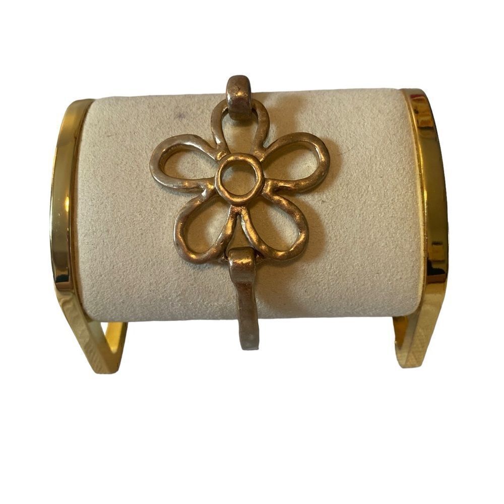 Hammered Gold Tone Flexible Daisy Bracelet. Great Unique Piece!